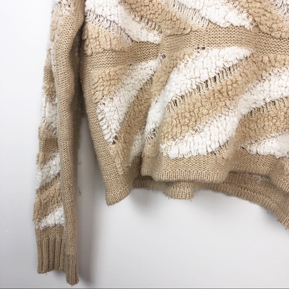 John Jenn Textured Geometric Crop Crewneck Sweater - Picture 5 of 8